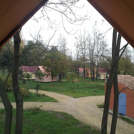 Camping Paradis Bellerive Montfrin Exterior foto