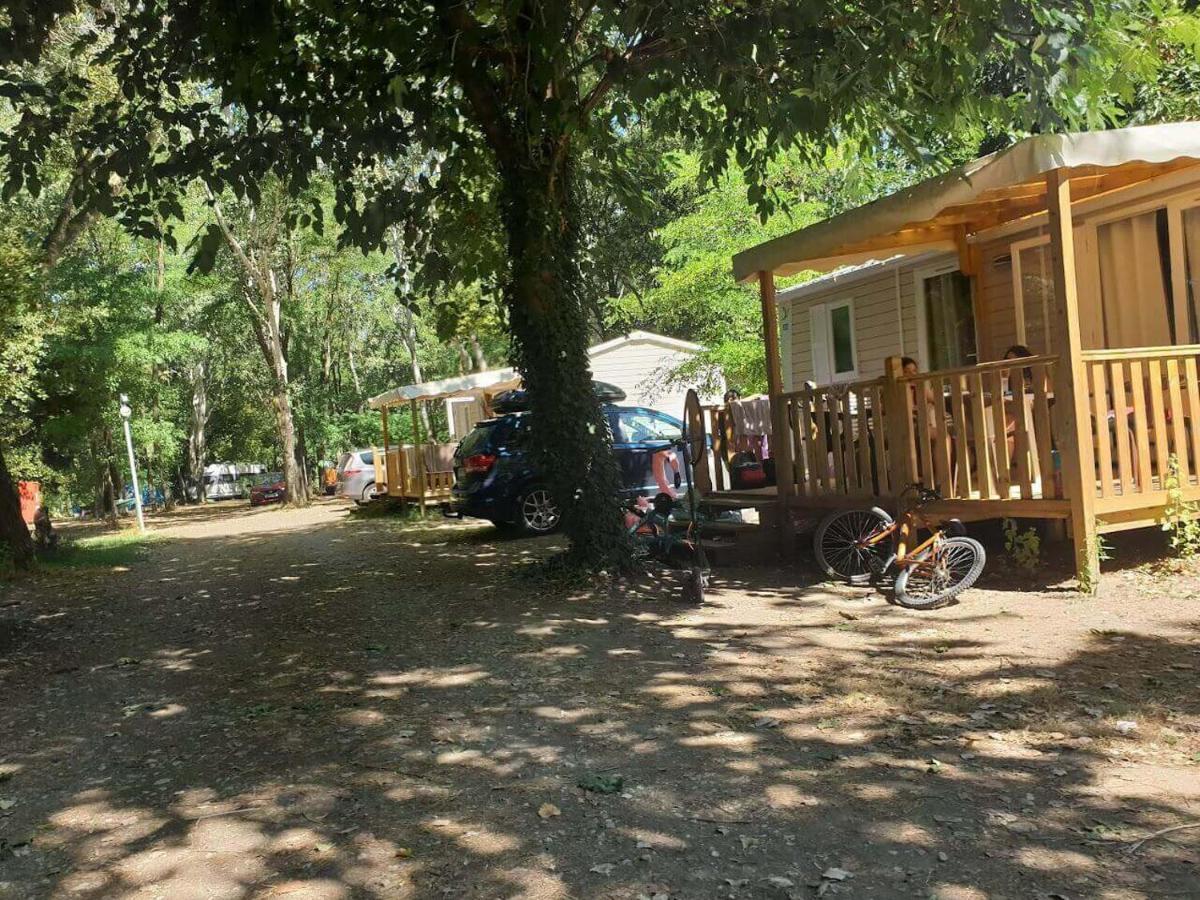 Camping Paradis Bellerive Montfrin Exterior foto