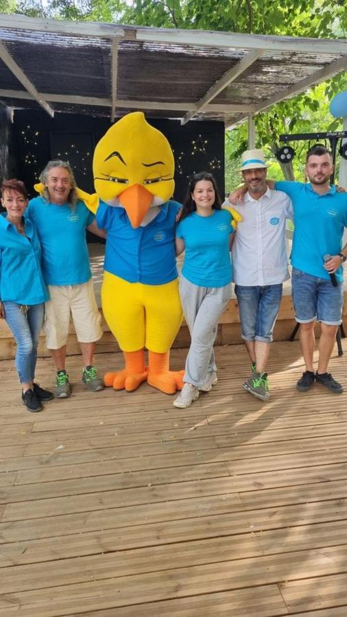 Camping Paradis Bellerive Montfrin Exterior foto