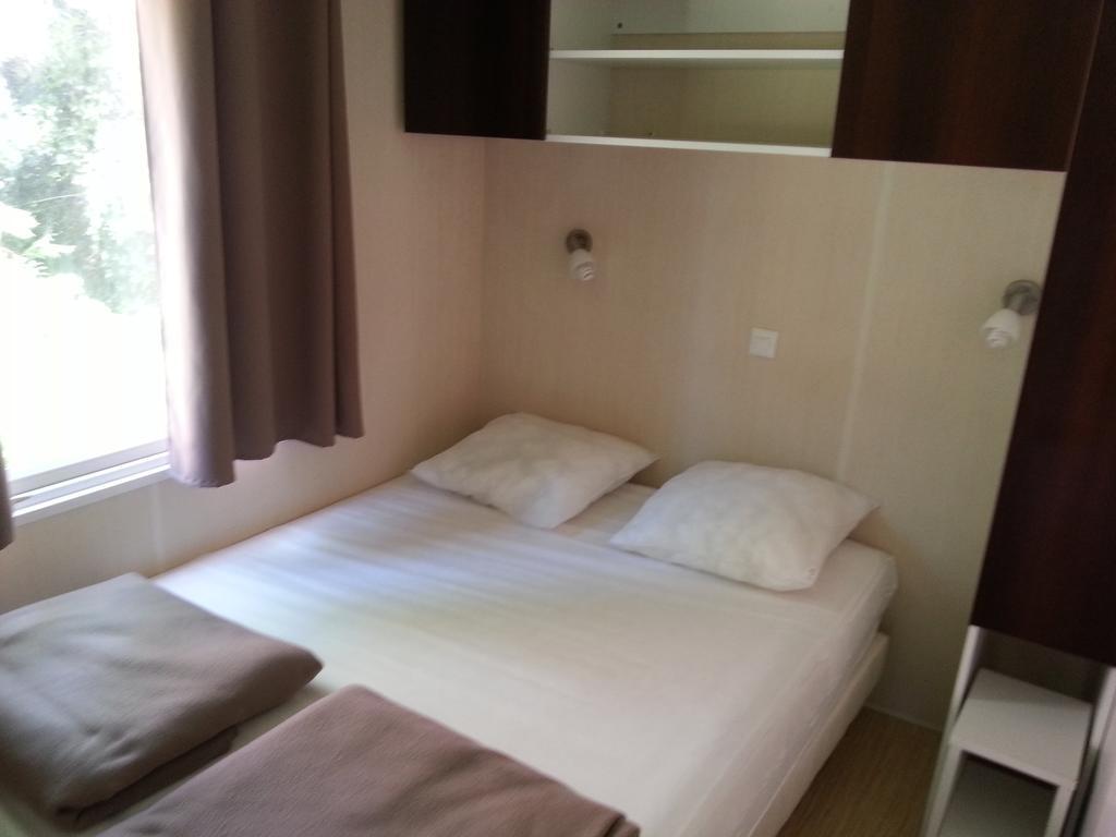 Camping Paradis Bellerive Montfrin Zimmer foto
