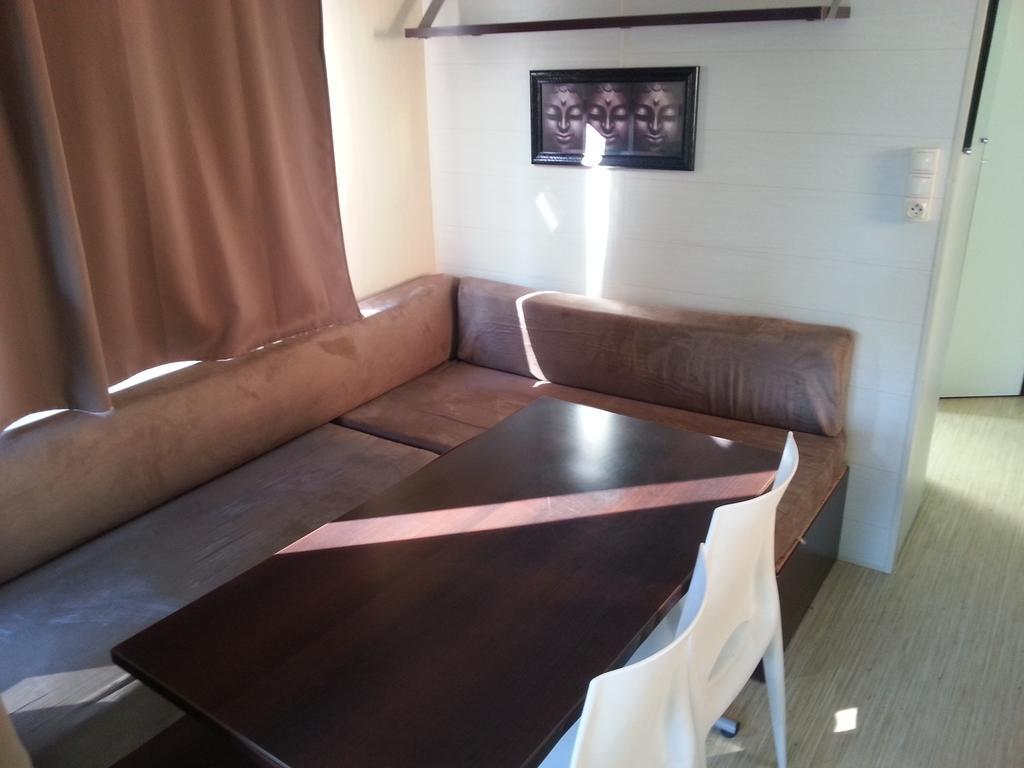 Camping Paradis Bellerive Montfrin Zimmer foto